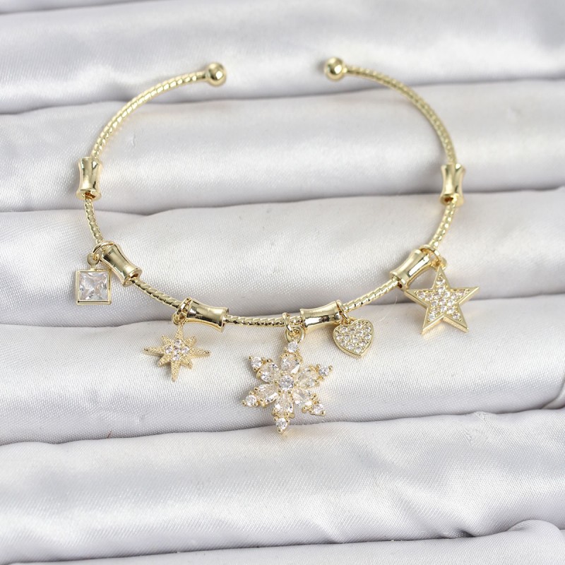 Pirinç Gold Renk Lotus Detay Charmlı Kadın Bileklik