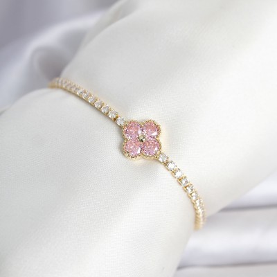 Pirinç Gold Renk Pembe Zirkon Taşlı Yonca Model Su Yolu Kadın Bileklik