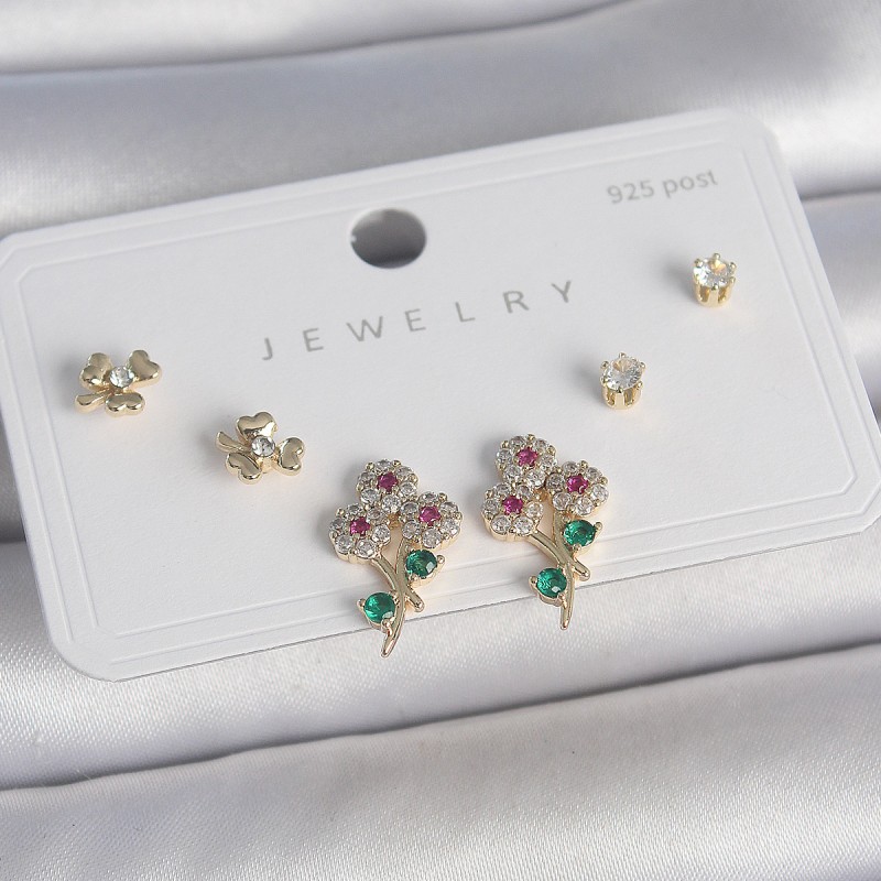 Pirinç Gold Renk Renkli Zirkon Taşlı Çiçek Model Yaprak Detay 925 Ayar Gümüş Çivi Kadın Küpe Seti