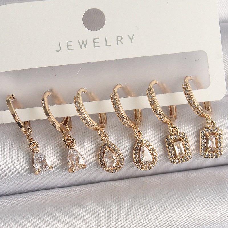 Pirinç Gold Renk Sallantı Zirkon Taşı Damla Model Kadın Küpe Seti