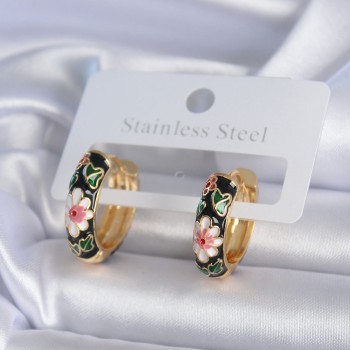 Pirinç Gold Renk Siyah Çiçek İşleme Kadın Küpe