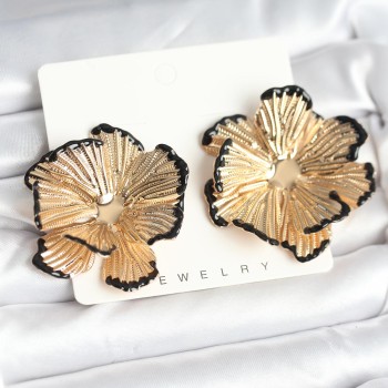 Pirinç Gold Renk Siyah Mine Detaylı Lotus Kadın Küpe