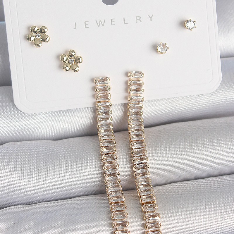 Pirinç Gold Renk Su Yolu Zirkon Taşlı Sallantı Model Çiçek Detay 925 Ayar Gümüş Çivi Kadın Küpe Seti