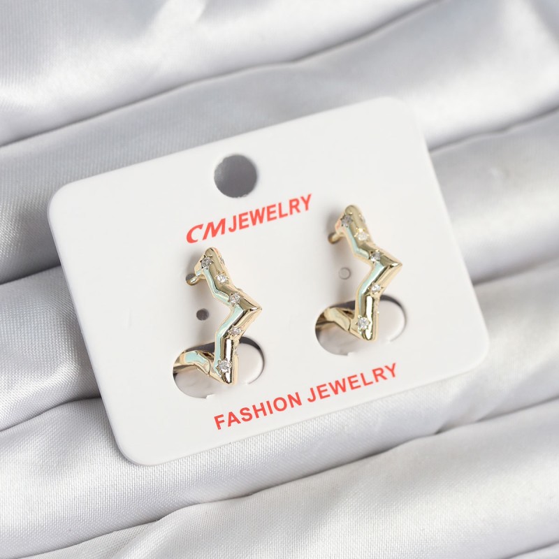 Pirinç Gold Renk Yıldız Model Kadın Küpe