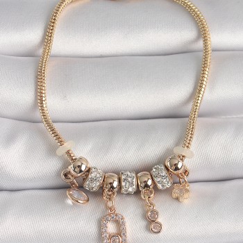 Pirinç Gold Renk Zincir Sallantı Zirkon Taşlı Messika Figür Yıldız Detay Kadın Bileklik