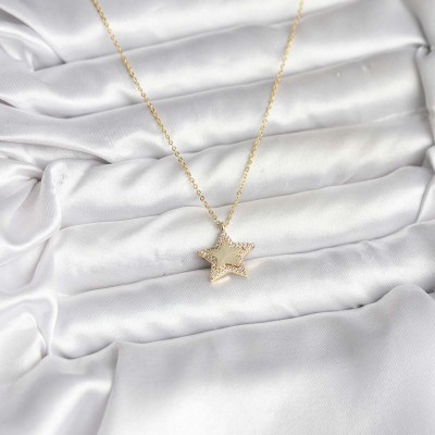Pirinç Gold Renk Zincirli Yıldızlı Model Kadın Kolye