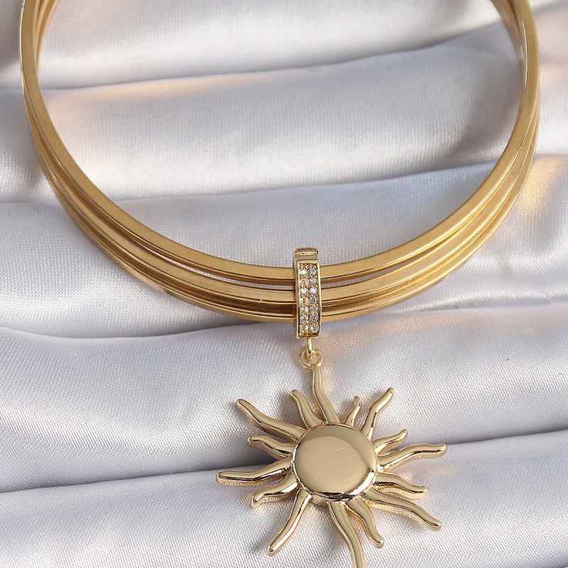 Pirinç Gold Renk Zirkon Taş Detaylı Güneş Model Ajda Charm