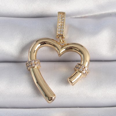 Pirinç Gold Renk Zirkon Taş Detaylı Kalp Figür Ajda Charm