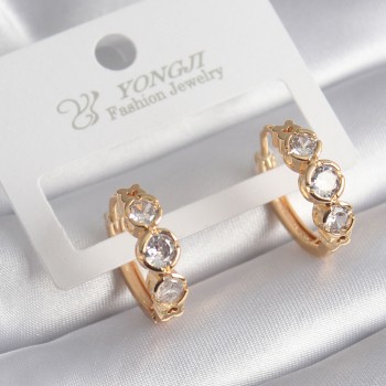 Pirinç Gold Renk Zirkon Taşı Kalp Detay Kadın Küpe