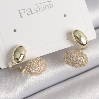 Pirinç Gold Renk Zirkon Taşlı Bombeli Model Kadın Küpe