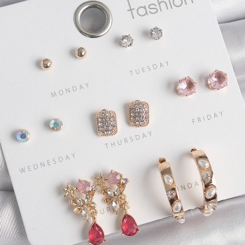 Pirinç Gold Renk Zirkon Taşlı Çiçek Figür İncili Halka 7 Çift Kadın Küpe Seti