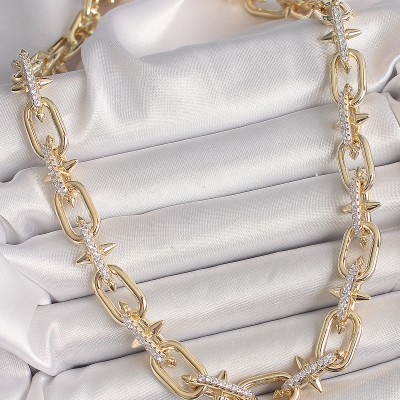 Pirinç Gold Renk Zirkon Taşlı Dikenli Halka Model VIP Exculusive Seri Kadın Kolye