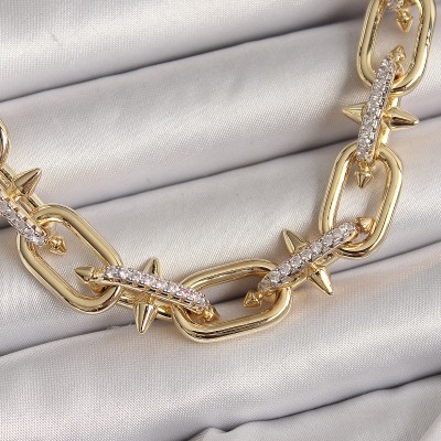 Pirinç Gold Renk Zirkon Taşlı Dikenli Halka Model VIP Exculusive Seri Kadın Kolye