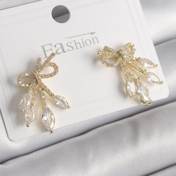 Pirinç Gold Renk Zirkon Taşlı Düğüm Model Damla Kadın Küpe