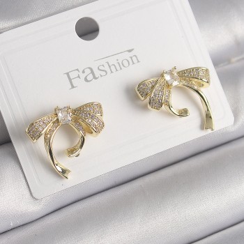 Pirinç Gold Renk Zirkon Taşlı Fiyonk Model Kadın Küpe