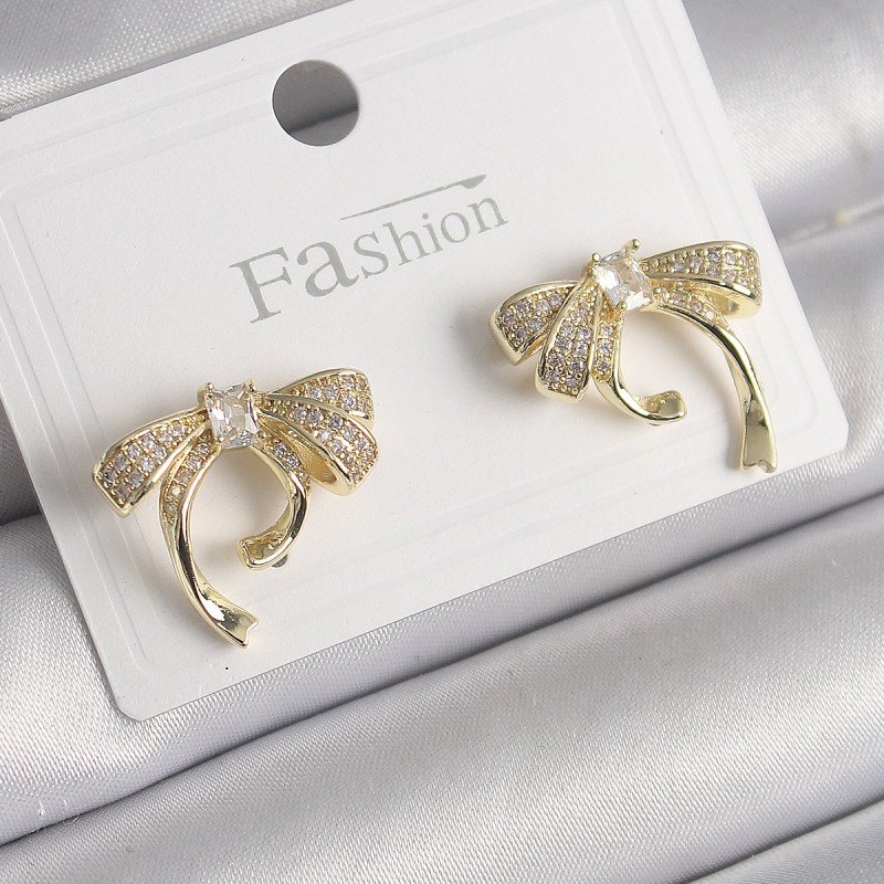 Pirinç Gold Renk Zirkon Taşlı Fiyonk Model Kadın Küpe