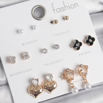 Pirinç Gold Renk Zirkon Taşlı Kalp Figür Siyah Yonca Detay 7 Çift Kadın Küpe Seti