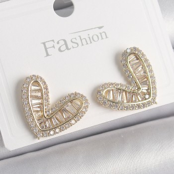 Pirinç Gold Renk Zirkon Taşlı Kalp Model Kadın Küpe