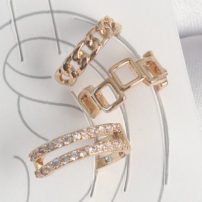 Pirinç Gold Renk Zirkon Taşlı Kare Zincir Model Kadın Kıkırdak Küpe