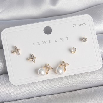 Pirinç Gold Renk Zirkon Taşlı Kelebek Model İnci Detay 925 Ayar Gümüş Çivi Kadın Küpe Seti