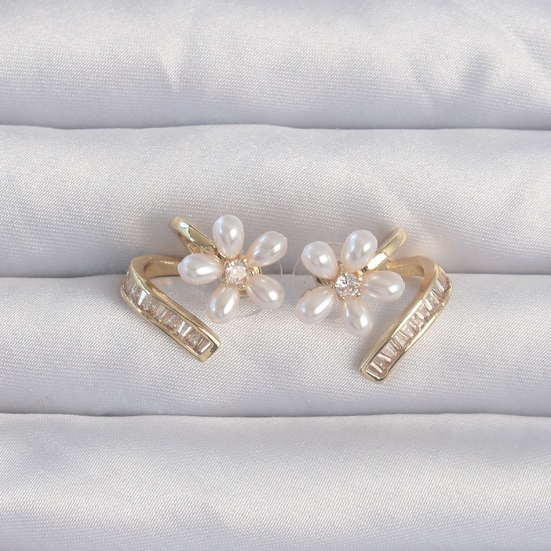 Pirinç Gold Renk Zirkon Taşlı Kıvrımlı İnci Çiçek Küpe