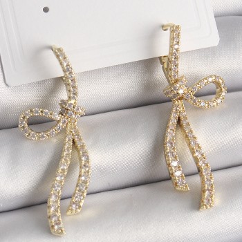 Pirinç Gold Renk Zirkon Taşlı Kurdele Model Kadın Küpe