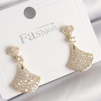 Pirinç Gold Renk Zirkon Taşlı Motif Model Kadın Küpe