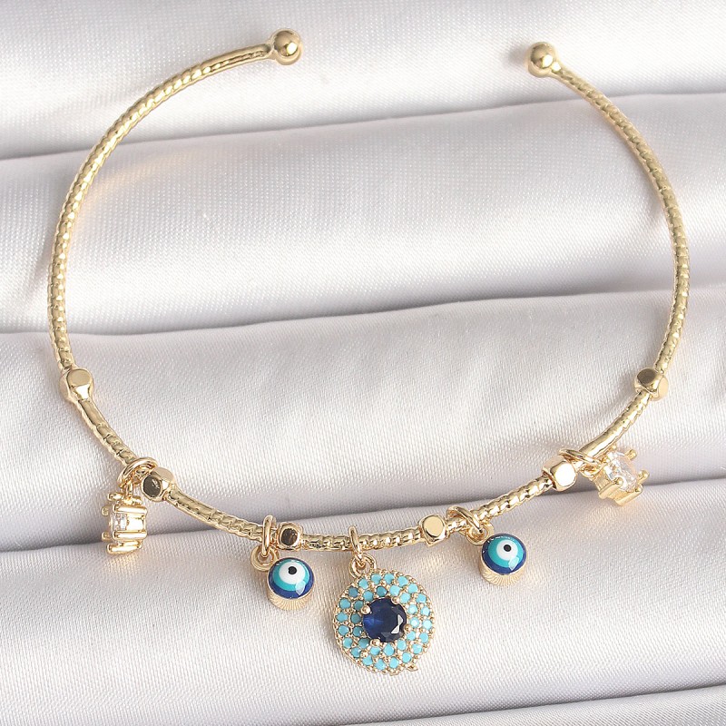 Pirinç Gold Renk Zirkon Taşlı Nazar Boncuk Detay Charm Kadın Bileklik