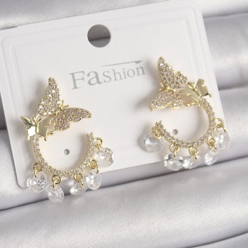 Pirinç Gold Renk Zirkon Taşlı Sallantı Detay Kelebek Model Kadın Küpe