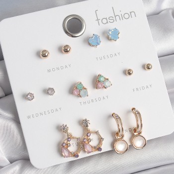 Pirinç Gold Renk Zirkon Taşlı Sallantı Halka Figür Kalp Detay 7 Çift Kadın Küpe