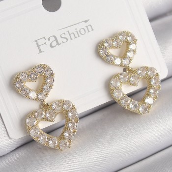 Pirinç Gold Renk Zirkon Taşlı Sallantı Kalp Model Kadın Küpe