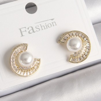 Pirinç Gold Renk Zirkon Taşlı Salyangoz Model İnci Detay Kadın Küpe