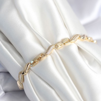 Pirinç Gold Renk Zirkon Taşlı Sarmal Model Kadın Bileklik