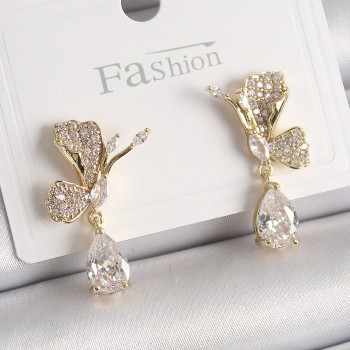 Pirinç Gold Renk Zirkon Taşlı Turna Kuşu Model Sallantı Detay Kadın Küpe