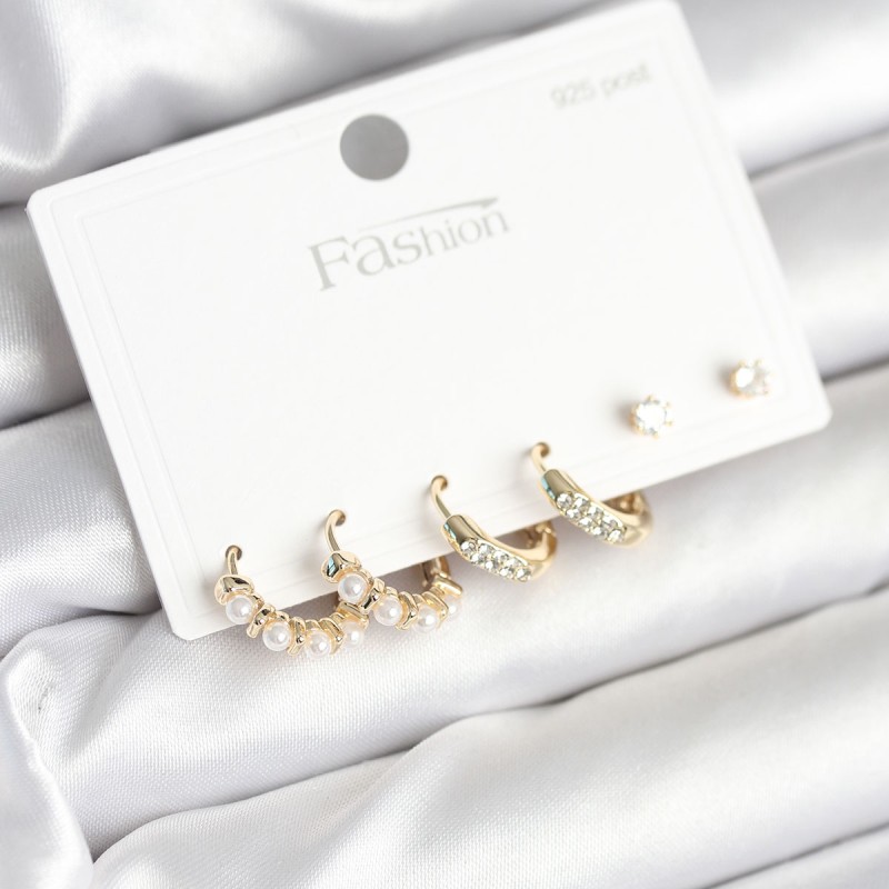 Pirinç Gold Renk Zirkon Taşlı ve İncili Model 925 Ayar Gümüş Çivi Kadın Küpe Seti