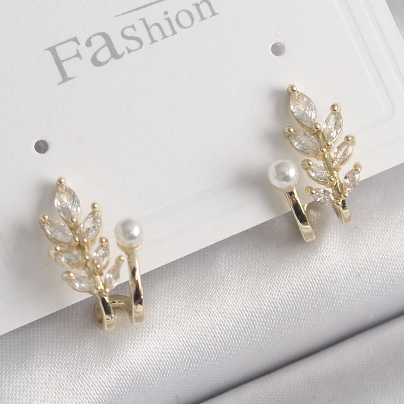 Pirinç Gold Renk Zirkon Taşlı Yaprak Model İnci Detay Küpe