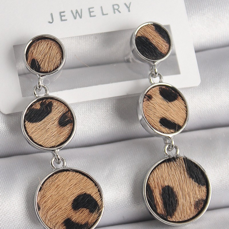 Pirinç Gümüş Renk 3'Lü Daire Plaka Leopar Desenli Kadın Küpe