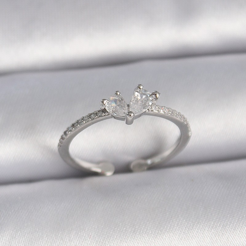 Pirinç Gümüş Renk Ayaralanabilir Zirkon Taşlı Kalp Model Kadın Yüzük