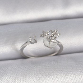 Pirinç Gümüş Renk Ayarlanabilir Zirkon Taşlı Yıldız Model Kadın Yüzük