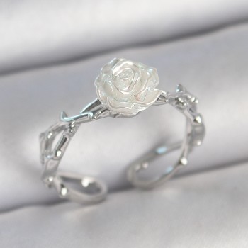 Pirinç Gümüş Renk Beyaz Gül Model Ayarlanabilir Kadın Yüzük