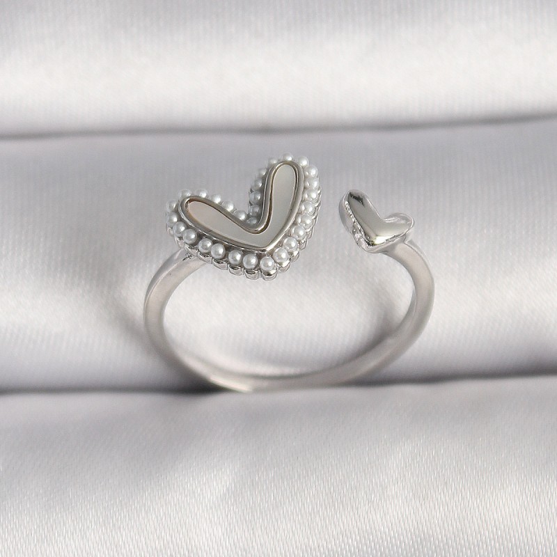 Pirinç Gümüş Renk Beyaz Mineli İnci Detaylı Kalp Model Ayarlanabilir Yüzük