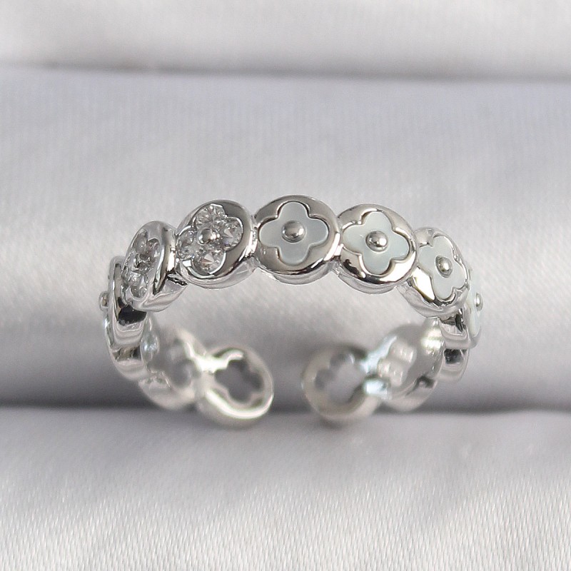 Pirinç Gümüş Renk Beyaz Sedefli Yonca Model Kadın Yüzük