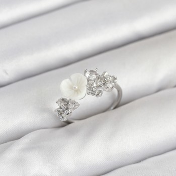 Pirinç Gümüş Renk Çiçek Model Zirkon Taşlı Kadın Yüzük