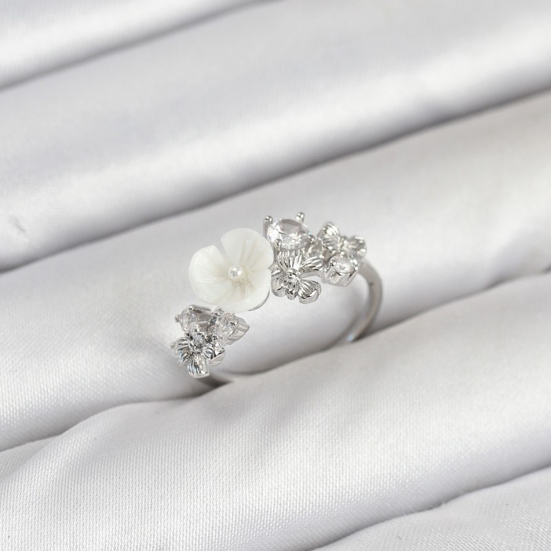 Pirinç Gümüş Renk Çiçek Model Zirkon Taşlı Kadın Yüzük