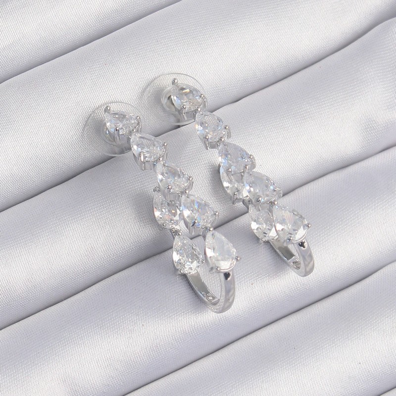 Pirinç Gümüş Renk Damla Zirkon Taş Tasarımlı Küpe