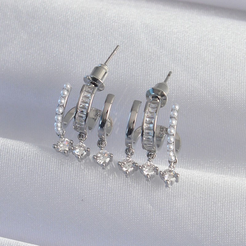 Pirinç Gümüş Renk İncili Çoklu Zirkon Taşlı Yarım Halka Küpe