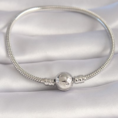 Pirinç Gümüş Renk İşleme Detay Charm Model Kadın Bileklik