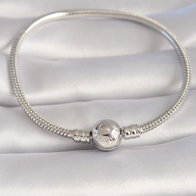 Pirinç Gümüş Renk İşleme Detay Charm Model Kadın Bileklik