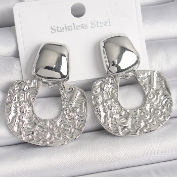 Pirinç Gümüş Renk İşleme Halka Model Kadın Küpe