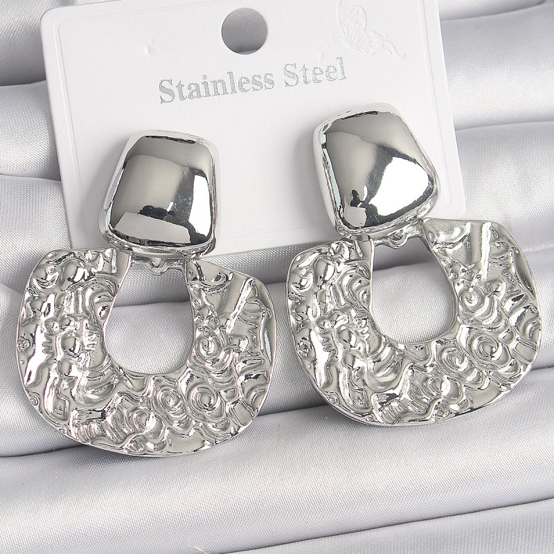 Pirinç Gümüş Renk İşleme Halka Model Kadın Küpe